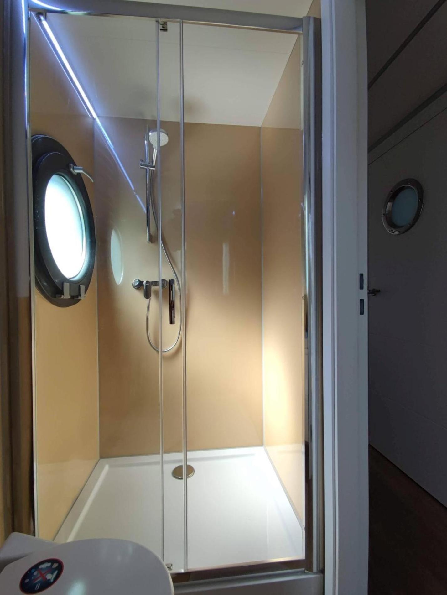 Wasserapartment Cityport - Schwimmende Ferienwohnung Werder  Extérieur photo